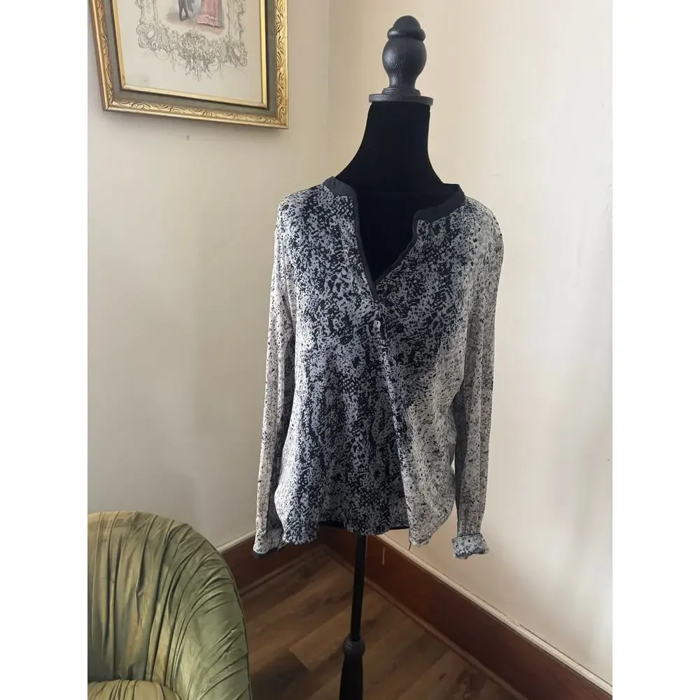 The Limited Abstract Print Long Sleeve Blouse Women’s Large Gray Black - Picture 13 of 13